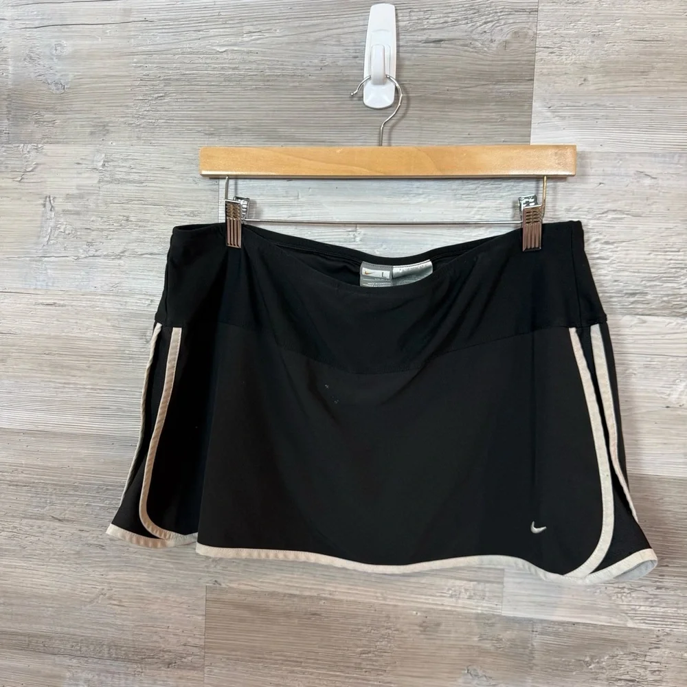 Nike Fit Dry Black Athletic Skort with White Trim - Size L